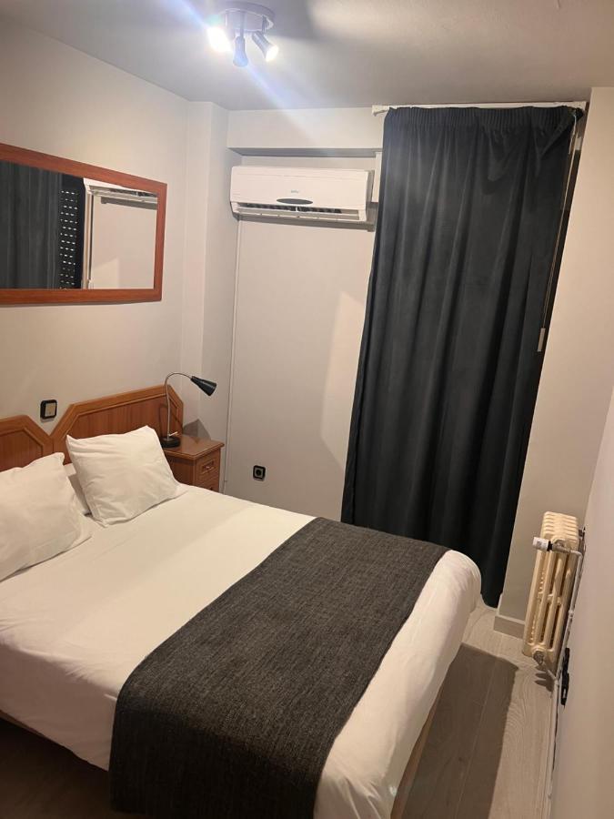 Hostal Arenal Zaragoza Ngoại thất bức ảnh